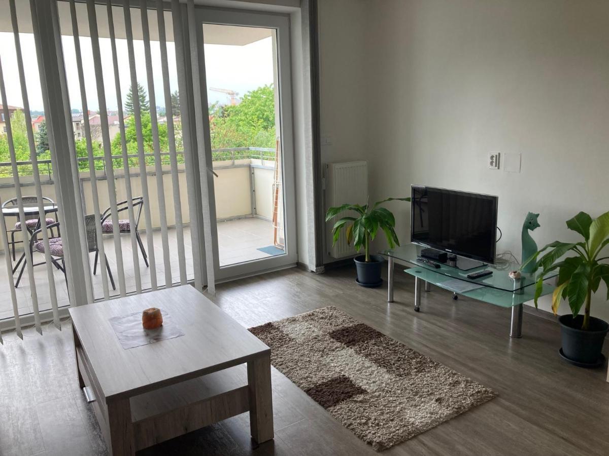 Apartman Edita - Byt S Terasou A Parkovacim Stanim, Topolova, Olomouc Apartman Kültér fotó