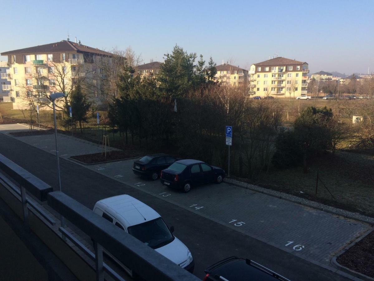 Apartman Edita - Byt S Terasou A Parkovacim Stanim, Topolova, Olomouc Apartman Kültér fotó