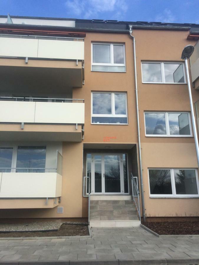 Apartman Edita - Byt S Terasou A Parkovacim Stanim, Topolova, Olomouc Apartman Kültér fotó
