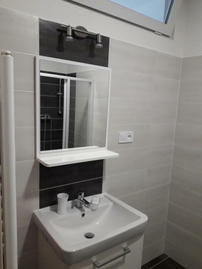 Apartman Edita - Byt S Terasou A Parkovacim Stanim, Topolova, Olomouc Apartman Kültér fotó