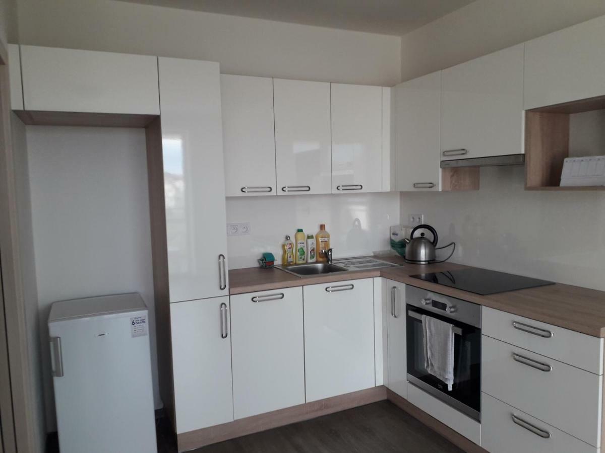 Apartman Edita - Byt S Terasou A Parkovacim Stanim, Topolova, Olomouc Apartman Kültér fotó