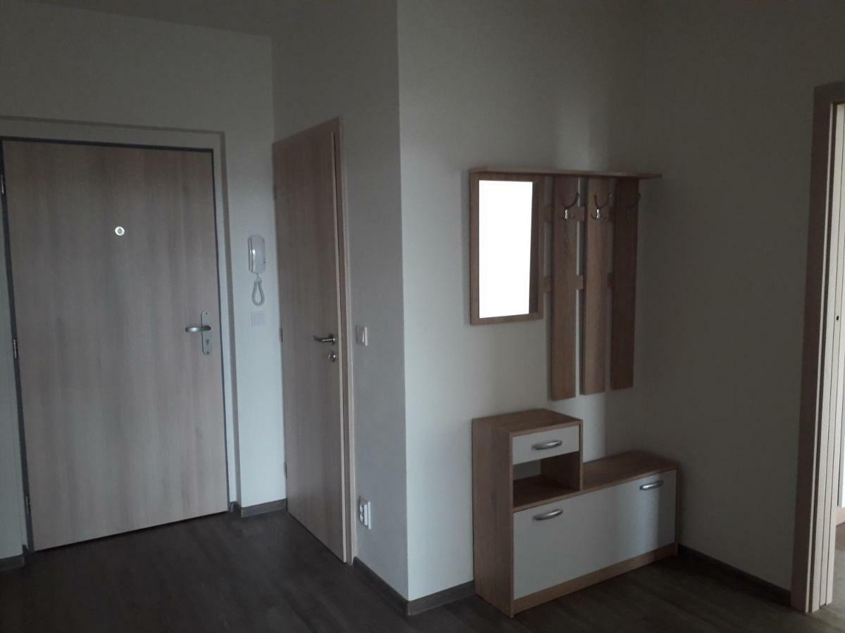 Apartman Edita - Byt S Terasou A Parkovacim Stanim, Topolova, Olomouc Apartman Kültér fotó